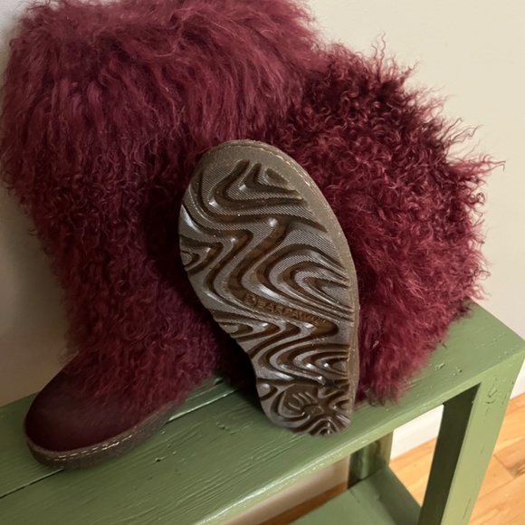 Bear Paws Boots - Picture 2 of 2